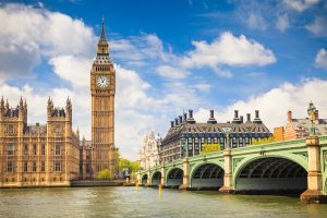 O Big Ben junto ao Palácio de Westminster