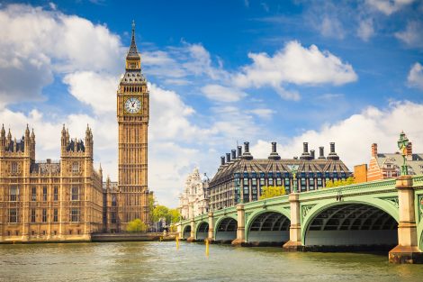 O Big Ben junto ao Palácio de Westminster